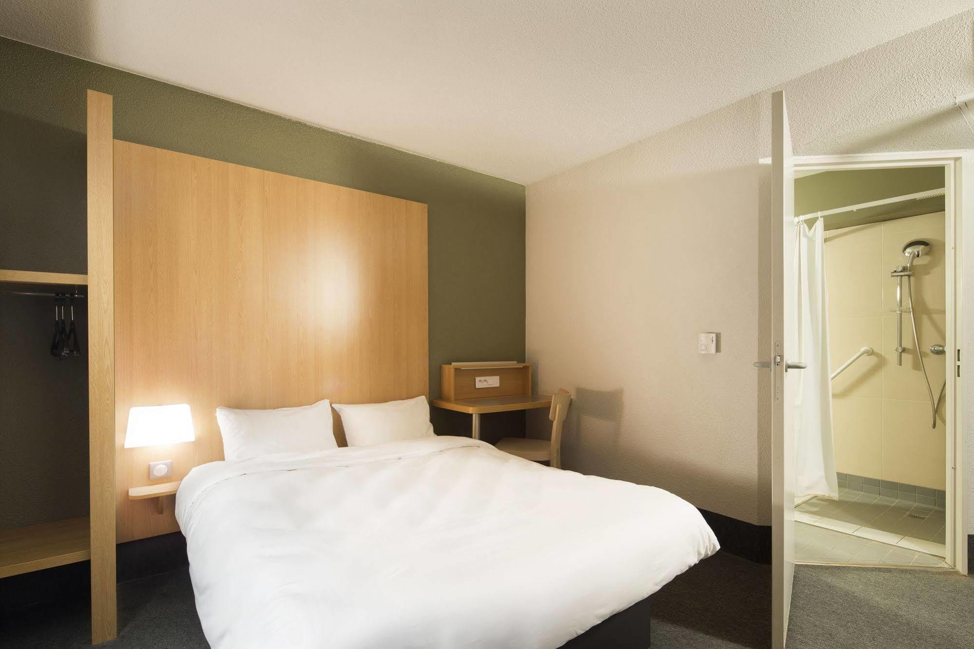 B&B Hotel Montlhery Linas Buitenkant foto